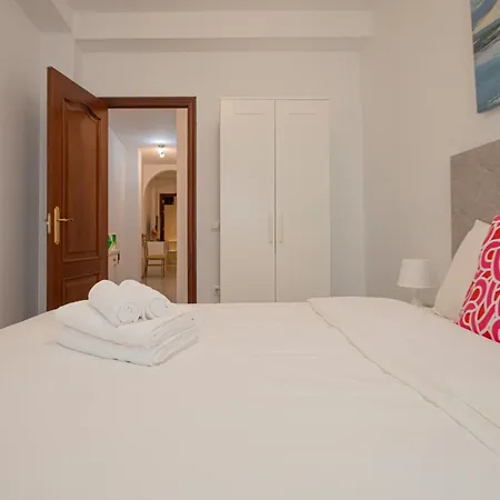 3 Bedroom In The Heart Of Triana Apartment *